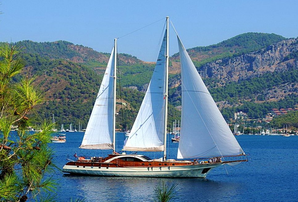 Justiniano Charter Yacht