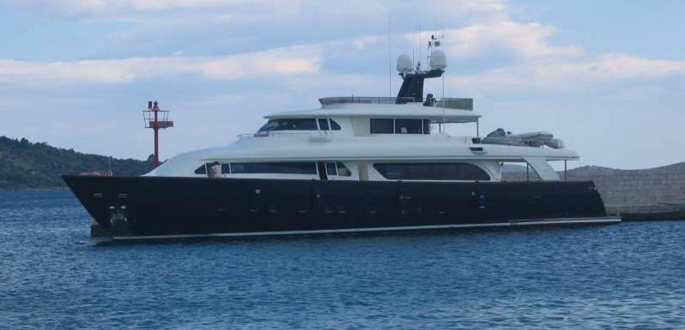 Kardin Charter Yacht
