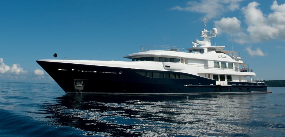 La Familia Charter Yacht