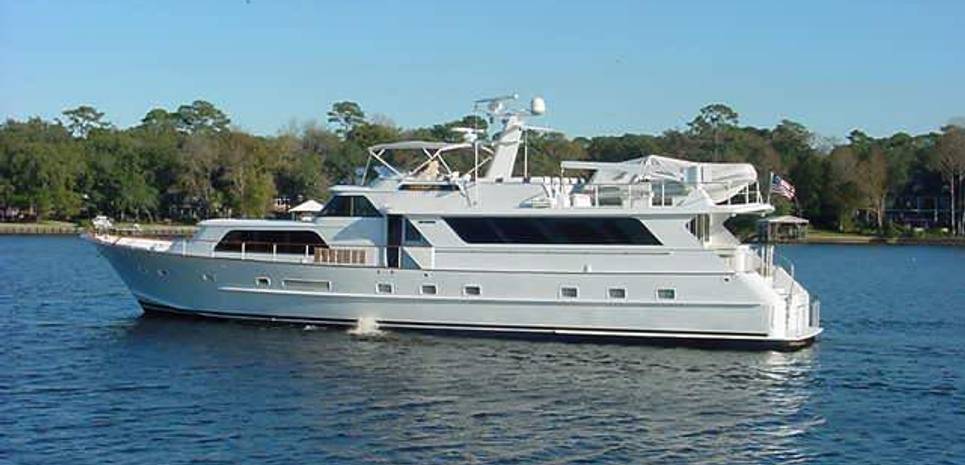 La Isla Charter Yacht