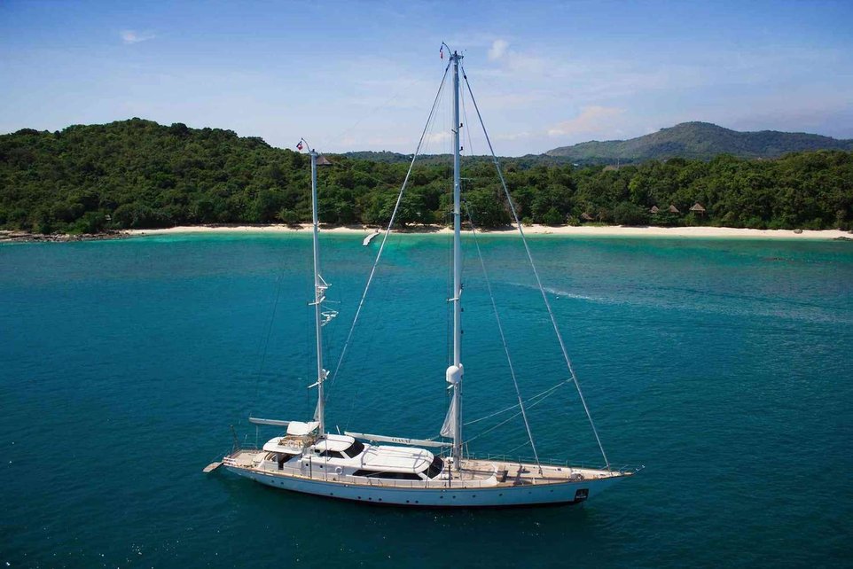 La Numero Uno Charter Yacht