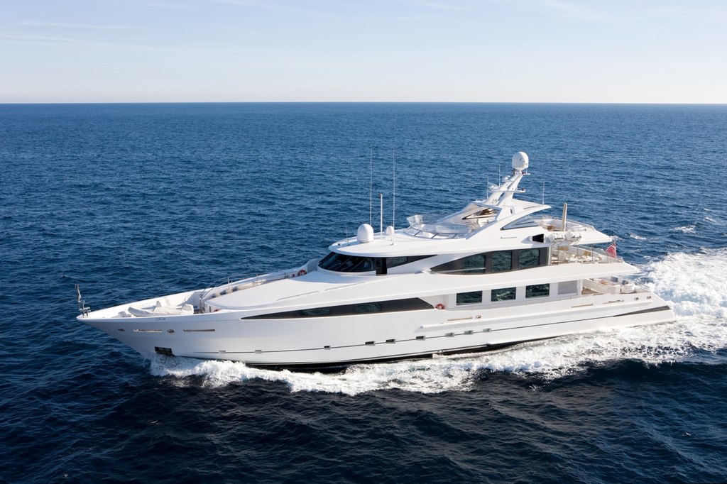La Tania Charter Yacht
