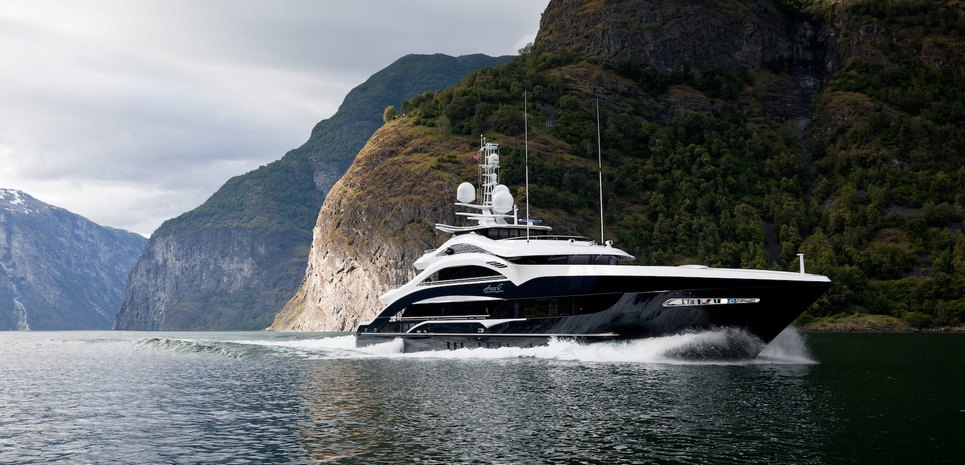 Lady Li Charter Yacht