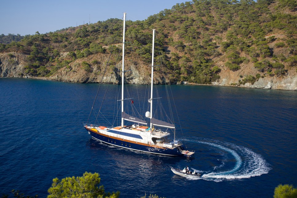 L'Aquila Charter Yacht