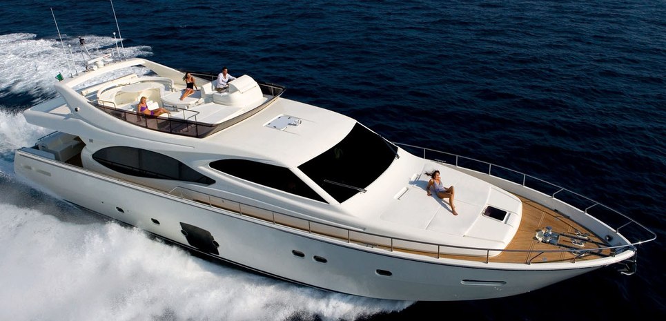 Lavitalebela Charter Yacht