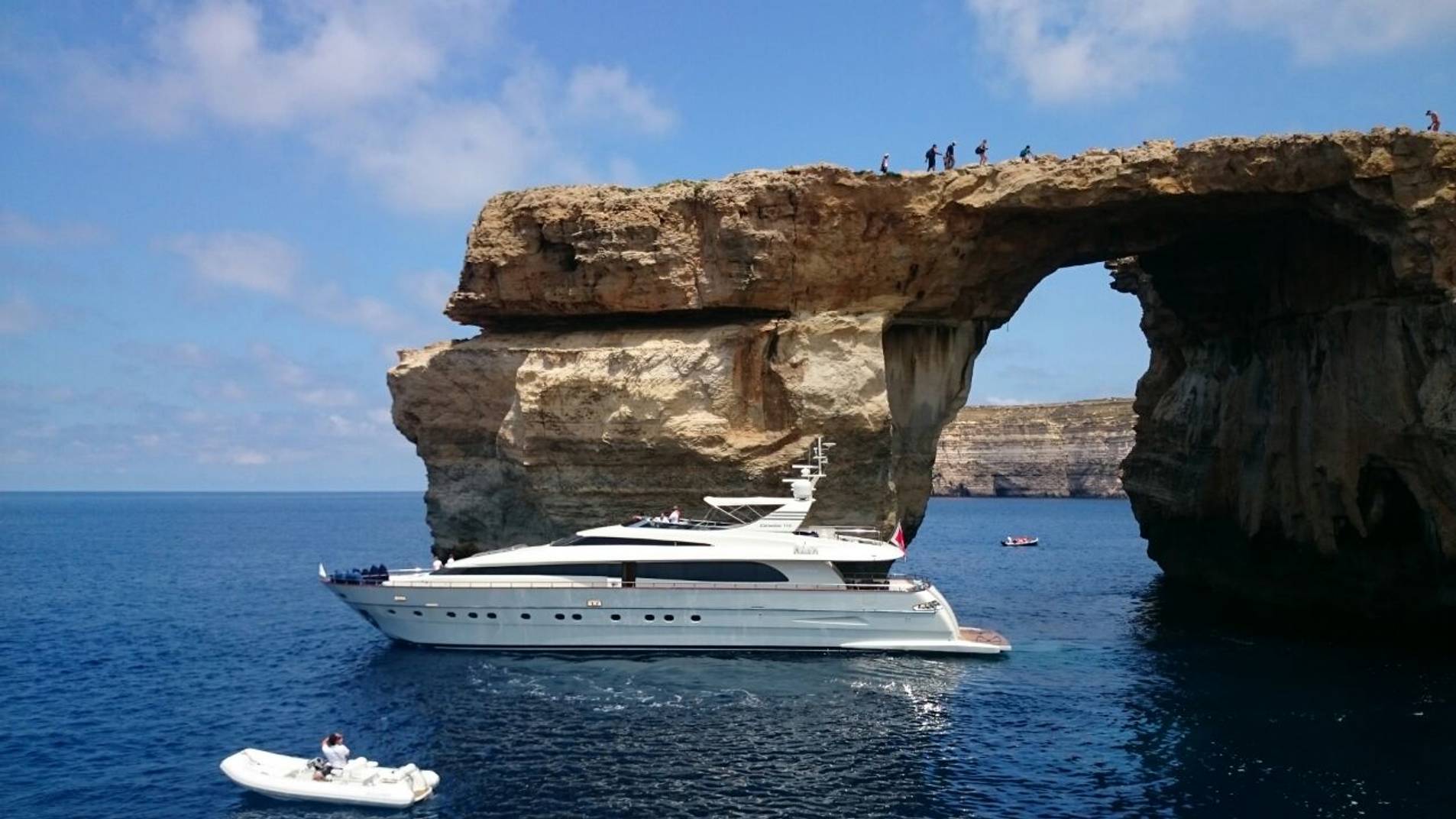 Layazula Charter Yacht