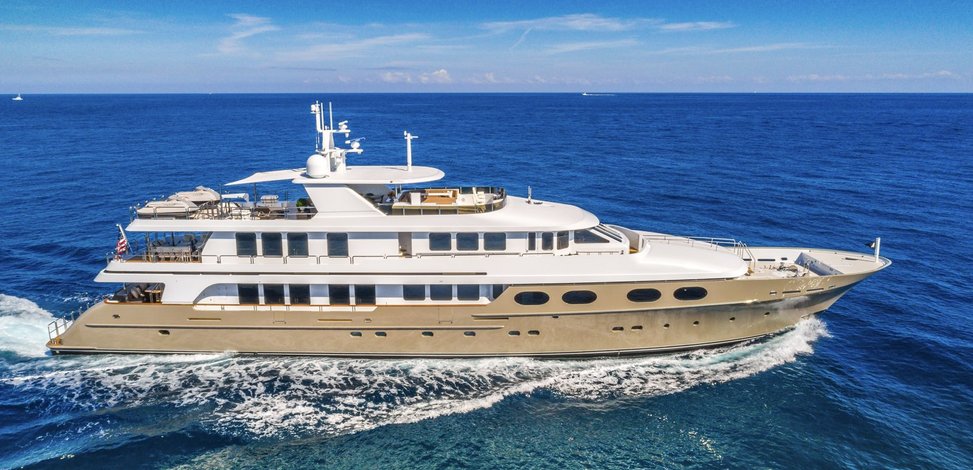 cost to charter motor yacht loon