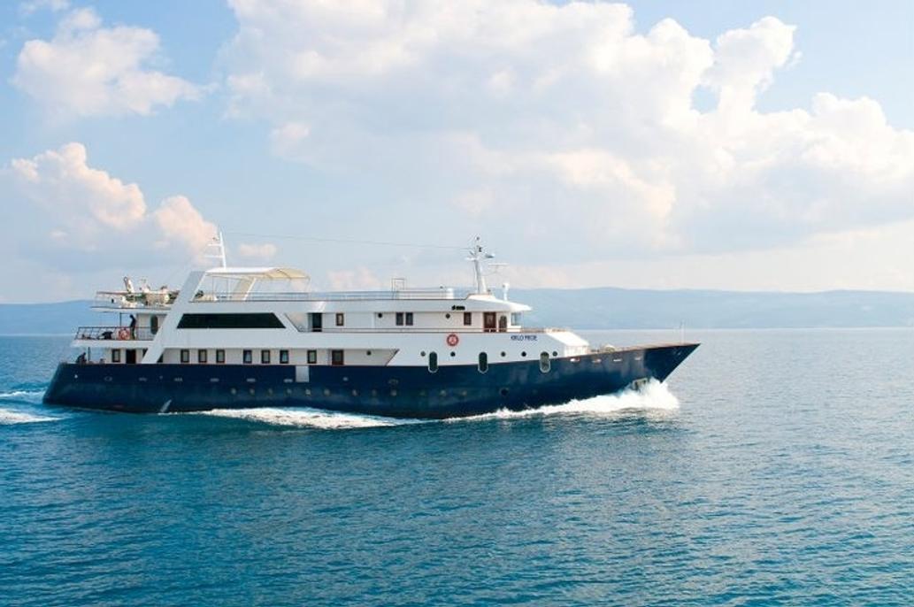 Lupus Mare Charter Yacht