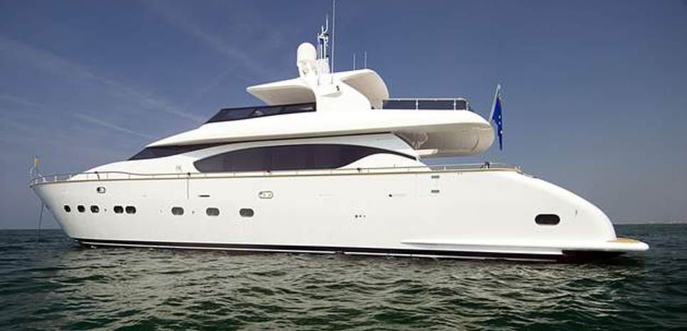 Ma & Ma Charter Yacht