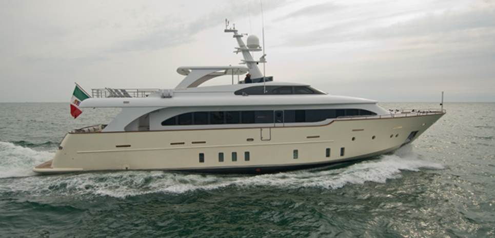 Maca Charter Yacht