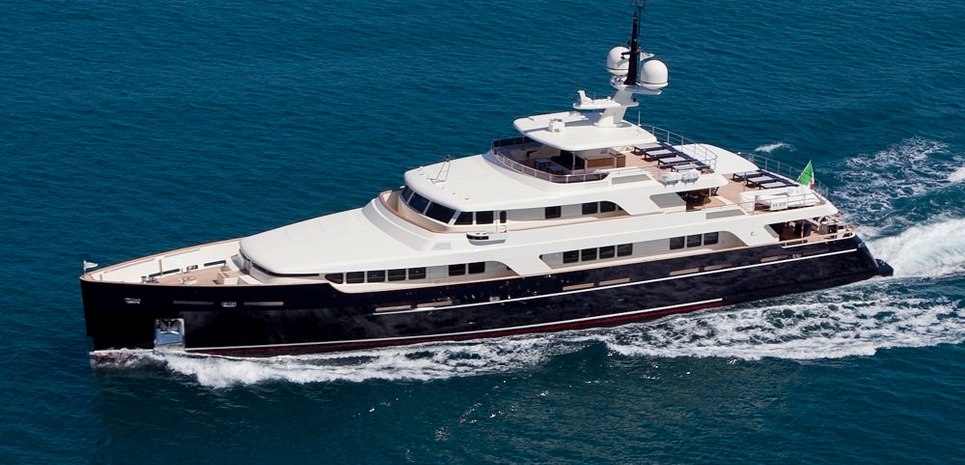 Magari Charter Yacht