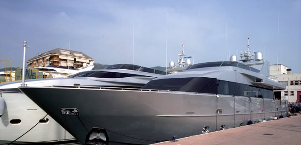 Magnetique Charter Yacht