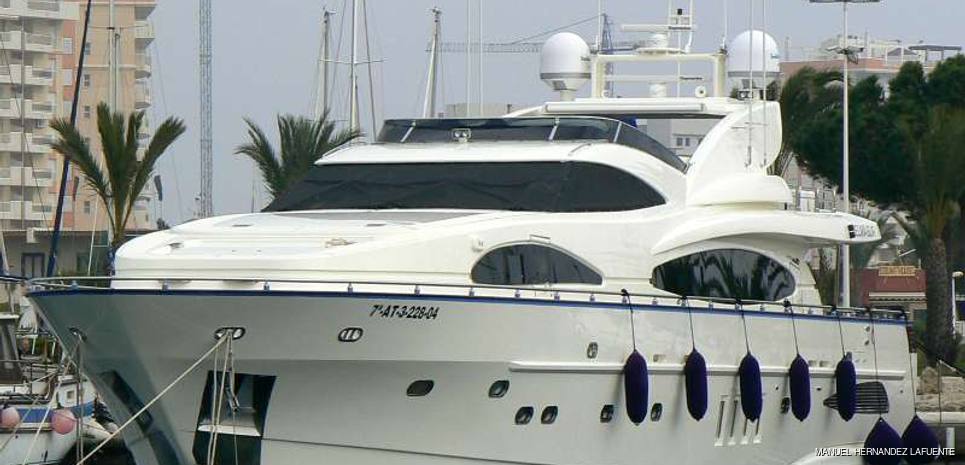 Magnifico Charter Yacht