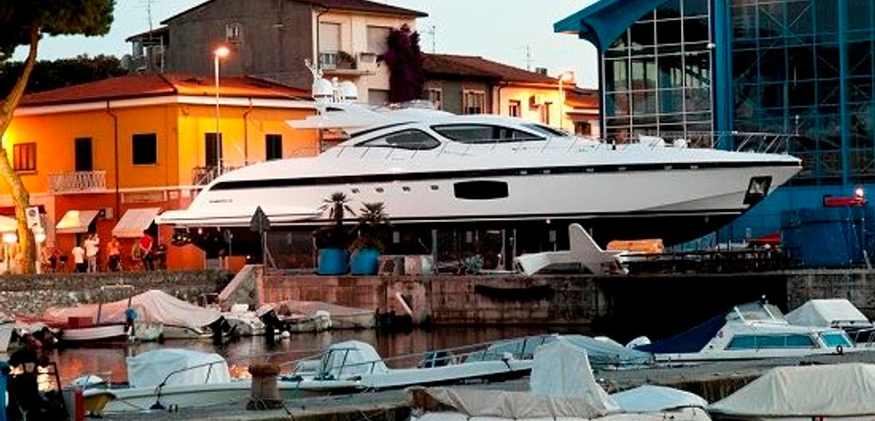 Mangusta 94 /03 Charter Yacht