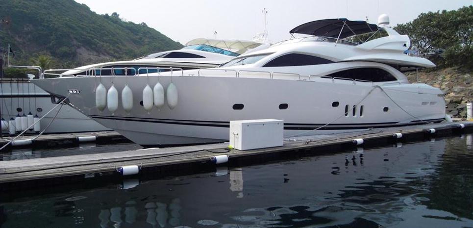 Manhattan 94 Charter Yacht