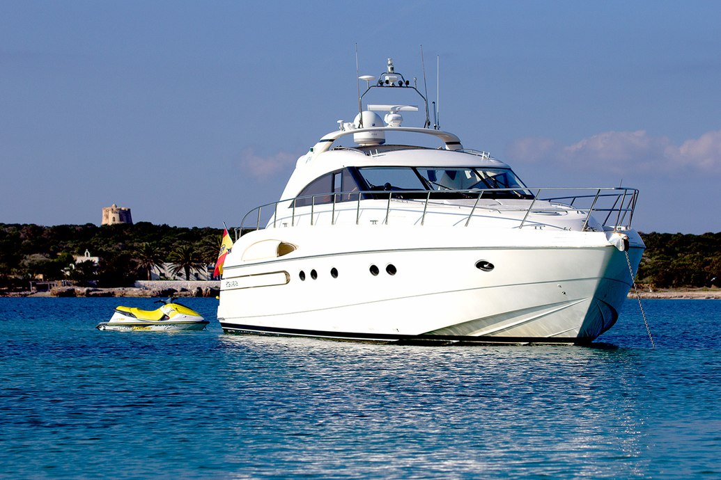 Manzana Charter Yacht