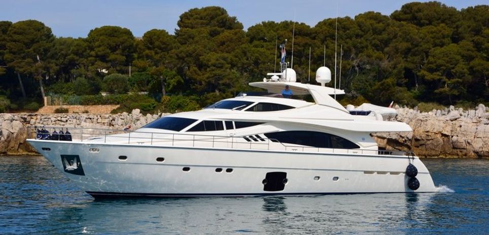 Maxi Beer Charter Yacht
