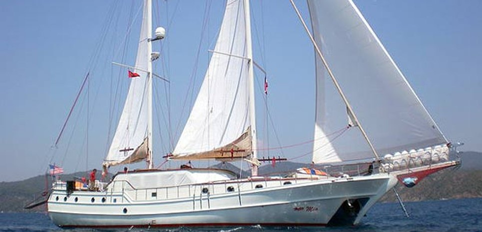 Mia Charter Yacht