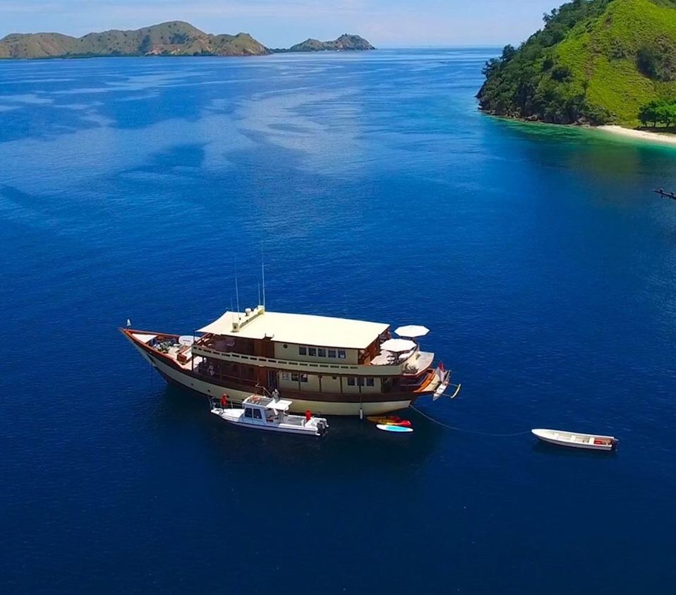 Mischief Charter Yacht