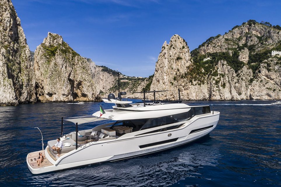 Moanna I Charter Yacht