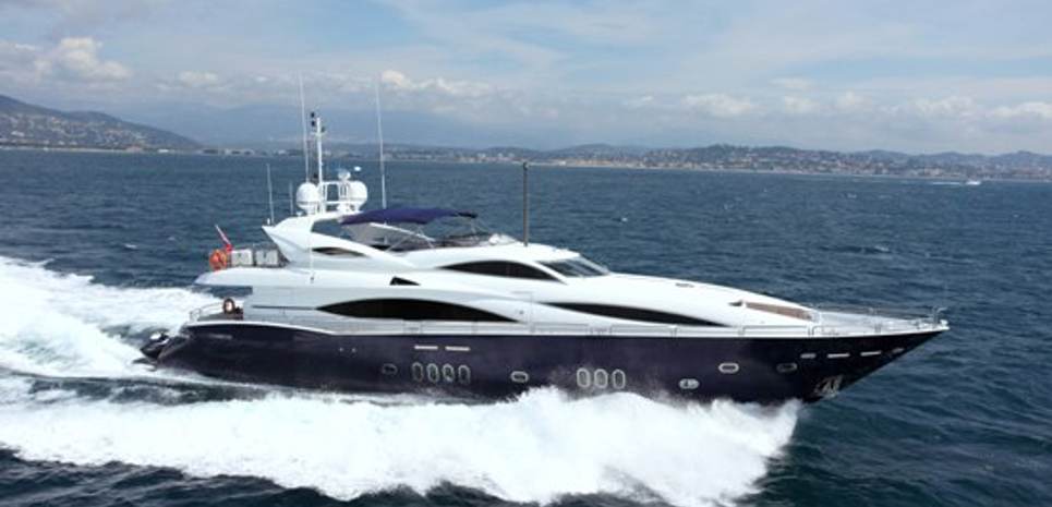 Moliver Charter Yacht