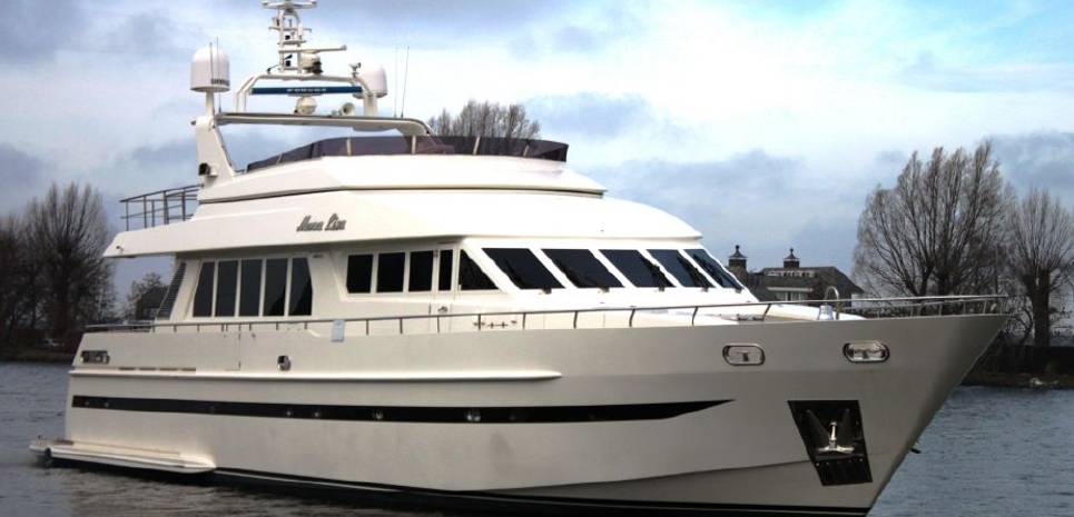 Mona Lisa Charter Yacht