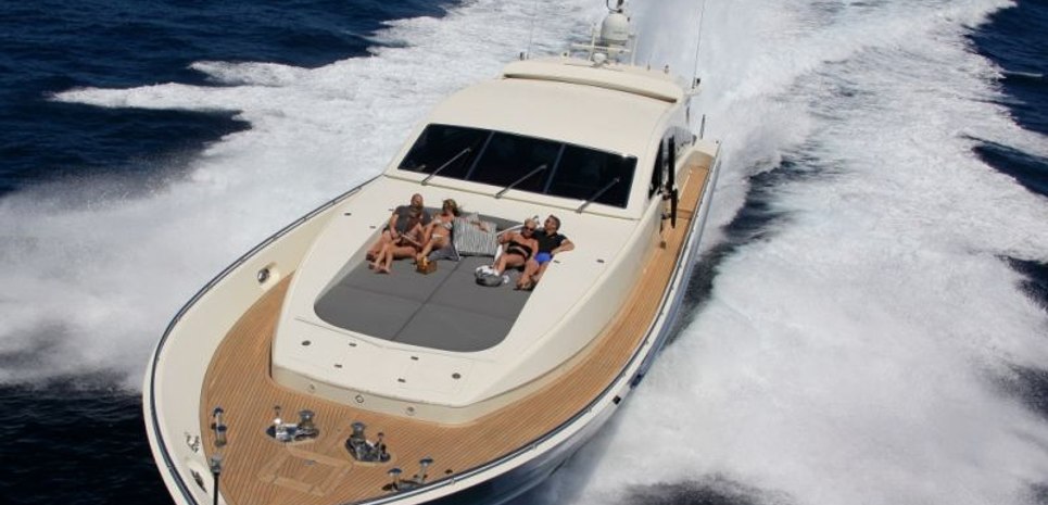 Moon Glider Charter Yacht