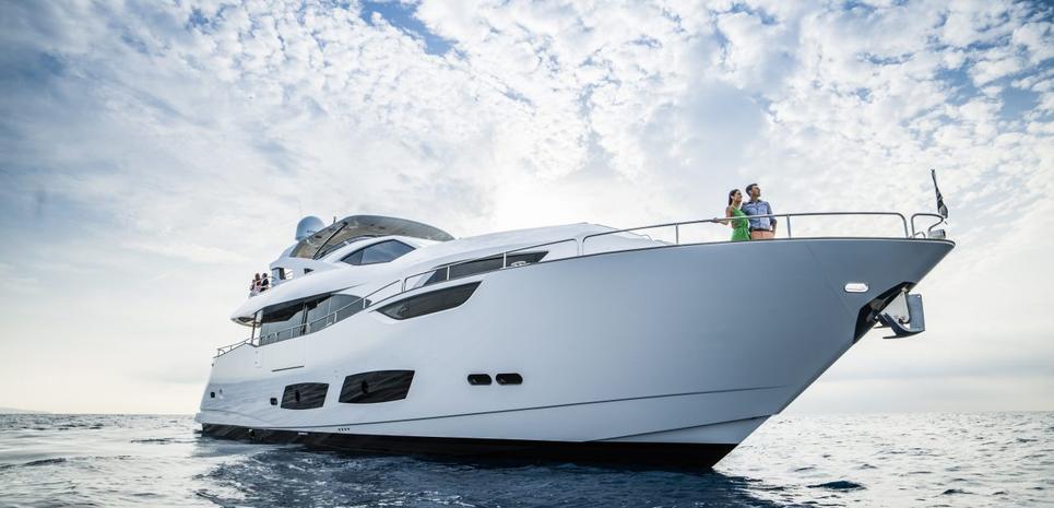 Murcielargo Charter Yacht
