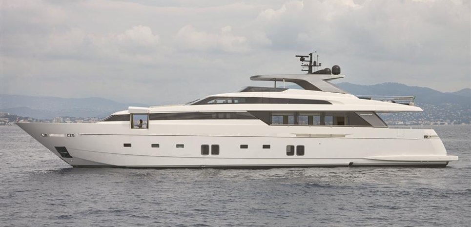 My Cenae Charter Yacht