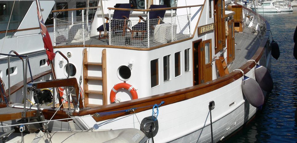 Nadrea Charter Yacht
