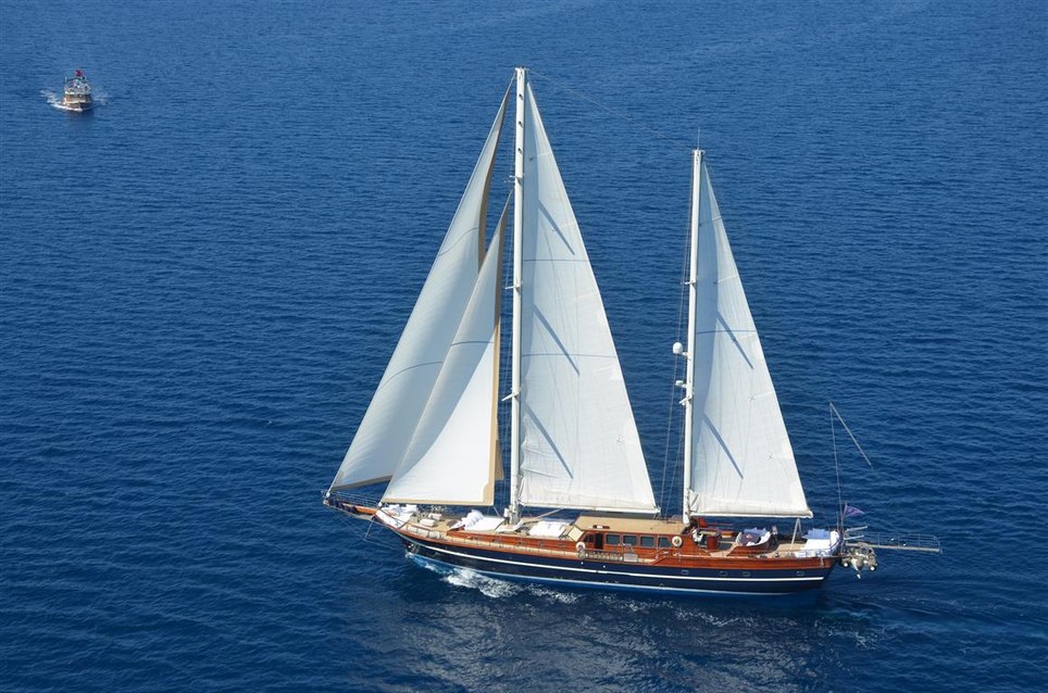 Nialanca Charter Yacht