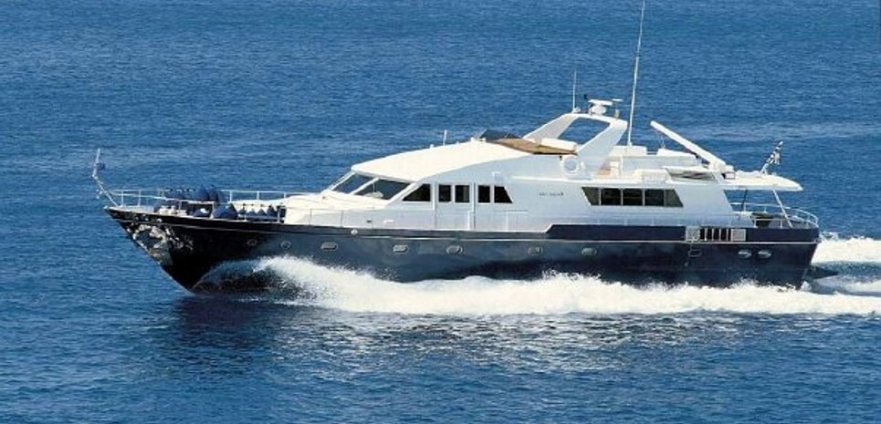 Oh Que Luna Charter Yacht