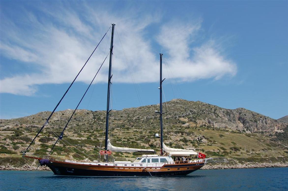Papa Joe Charter Yacht