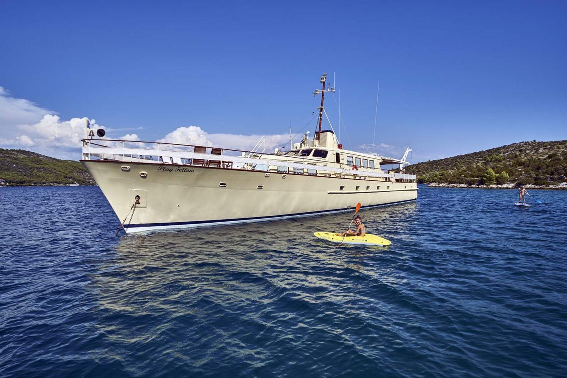 Play Fellow Charter Yacht