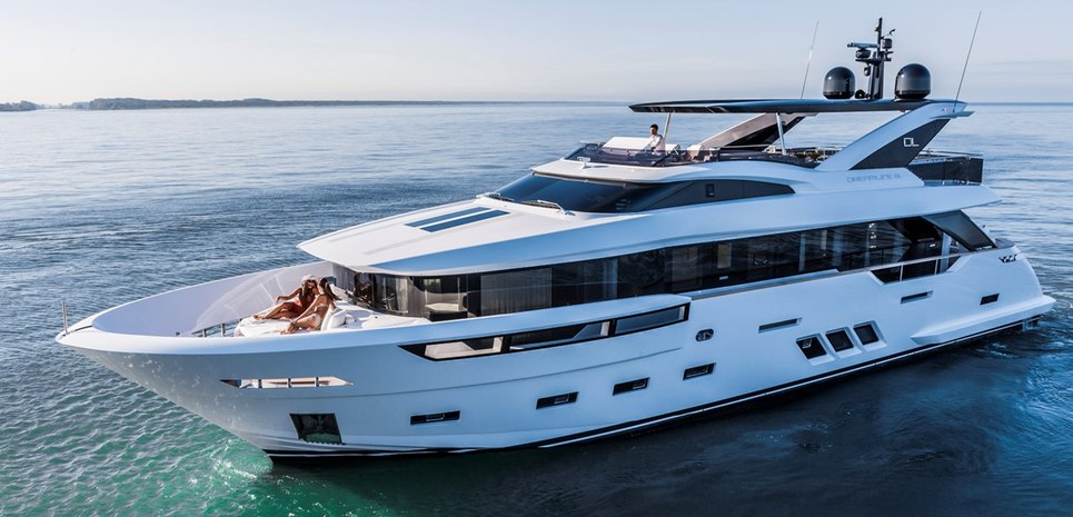 Poderoso Charter Yacht