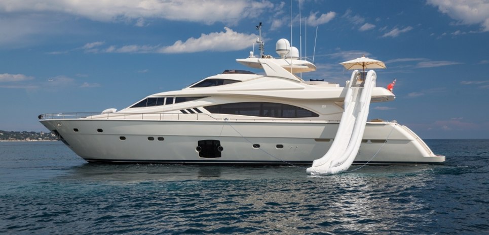 Porthos Sans Abri Charter Yacht