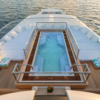 Quantum Of Solace Yacht Price Cost Similar Luxury Yachts