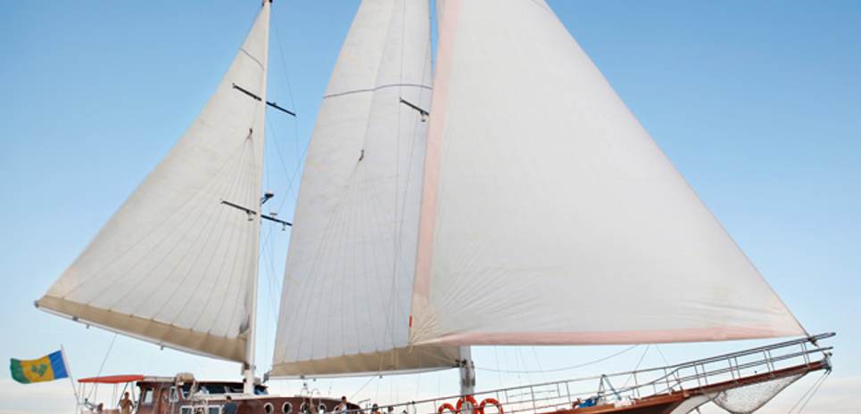 Quasart Charter Yacht