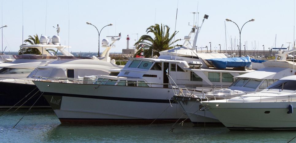 Queen V Charter Yacht