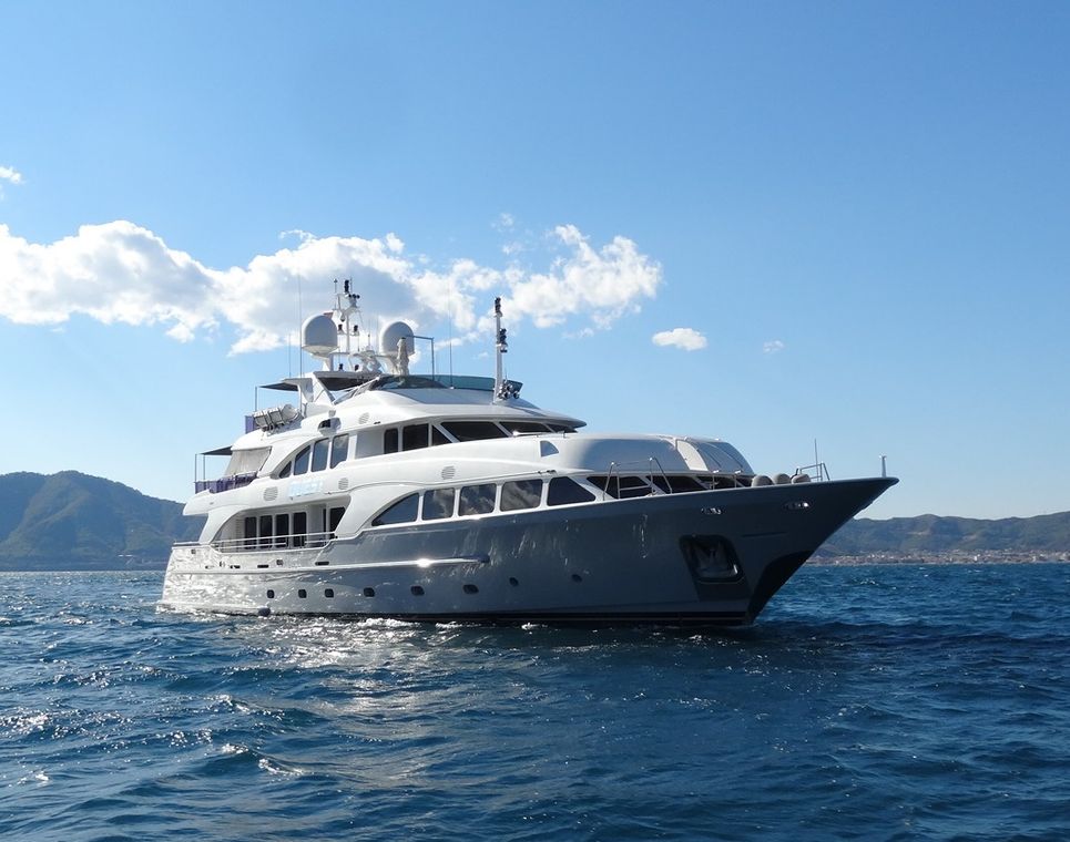 Quest R Charter Yacht
