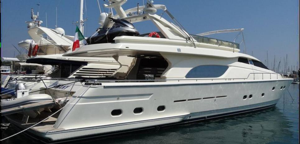 R Many Charter Yacht