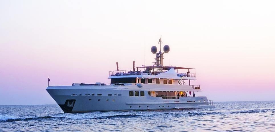 R23 Charter Yacht
