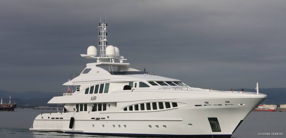 Ray Charter Yacht
