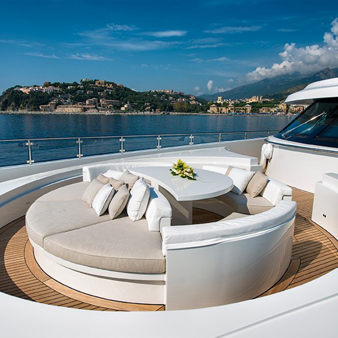 https://image.yachtcharterfleet.com/charter-RESILIENCE/RESILIENCE-yacht--3.jpg?image_id=156239&k=f54a&w=662&h=662&q=85&o=iwc