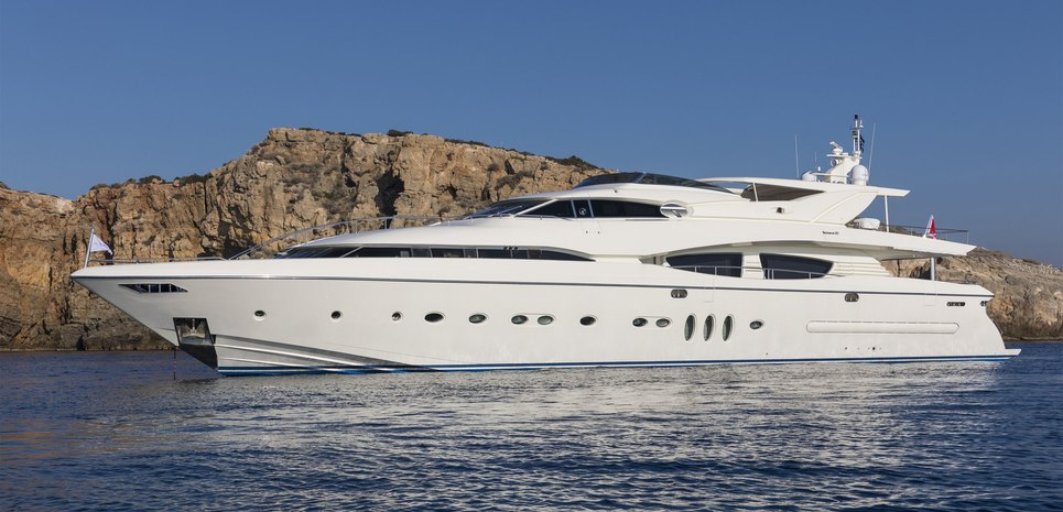 Rini V Charter Yacht