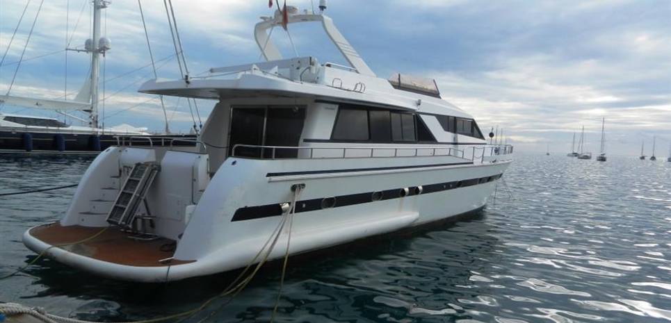 ROA Charter Yacht
