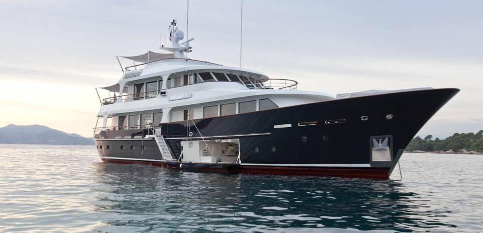 Robbie Bobby Charter Yacht