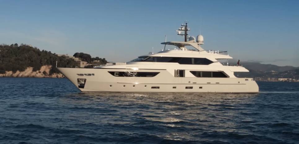 SD 126 Charter Yacht