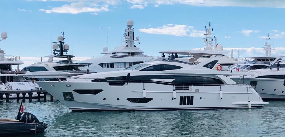 Shabby Charter Yacht
