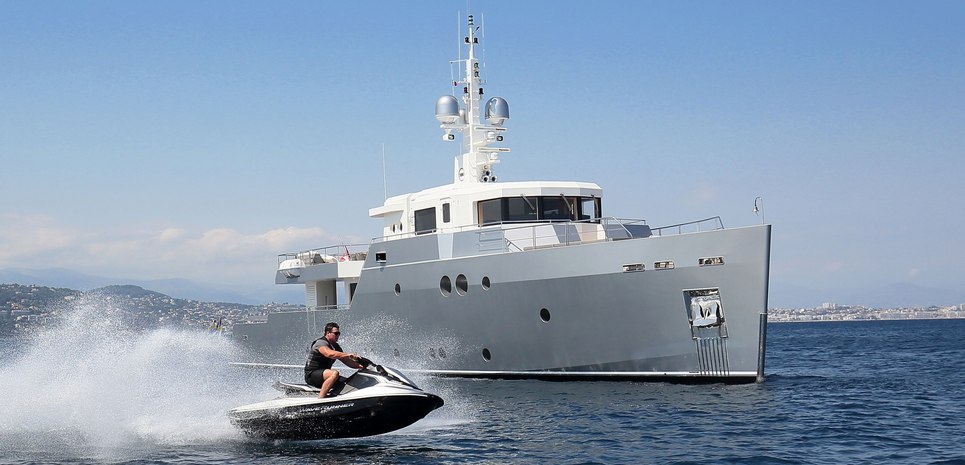 Siempre Charter Yacht